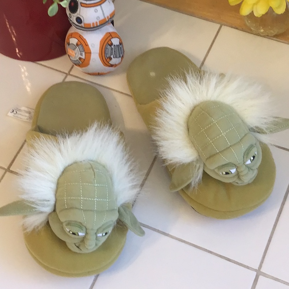 ‘Star Wars’ Yoda Slippers - Picture 4 of 7